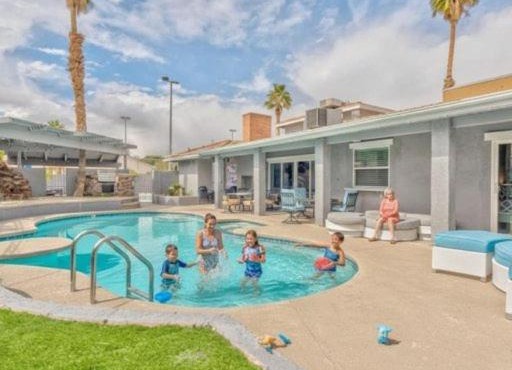 Villa Ellington, Exclusive 11BR Estate with Private Pool