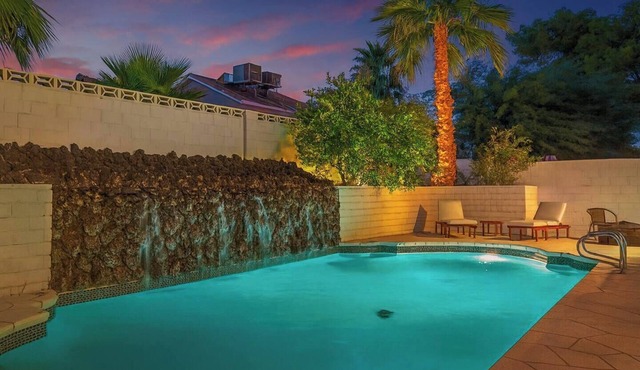 Villa near STRIP - Heated Pool, Hot Tub, Billiards