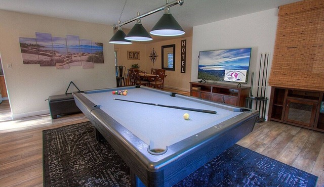 Walk to Beach | Pool Table | Pet-Friendly | BBQ