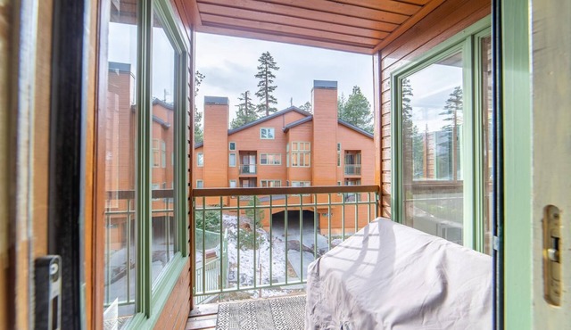 Walk to Ski, Modern, Rustic Mammoth Condo w/Mountain Views & Spa - #490