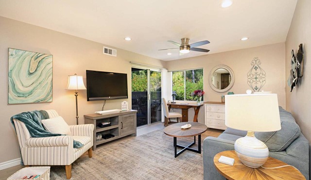 Walk to Strands Beach - updated, comfortable and quiet