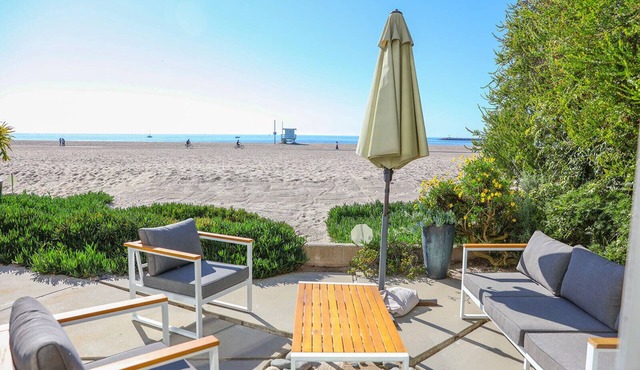 Waterfront 2BDRM with Patio in Playa Del Rey