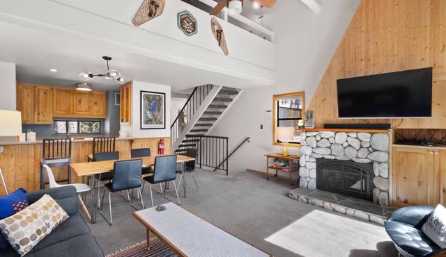Waterman's Retreat - Easy 2 Block Walk to the Beach