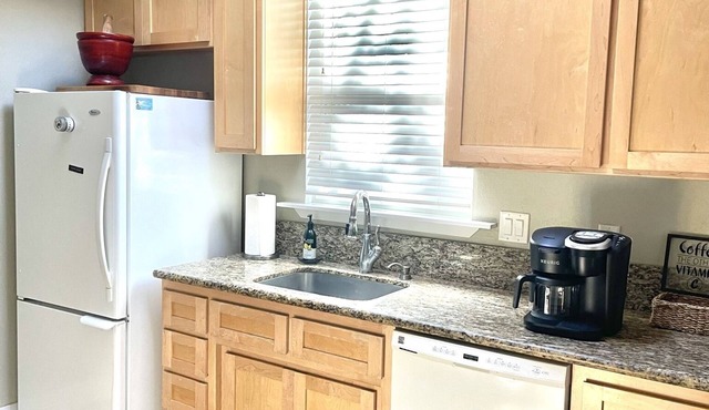 Well equipped 2 bedroom house by Enloe