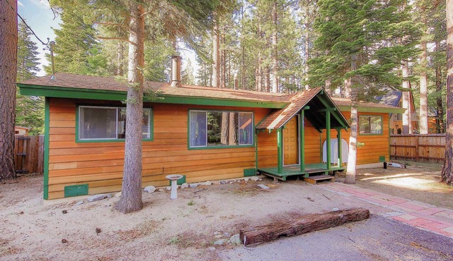 Whispering Pines Cabin - Family and pet friendly abode