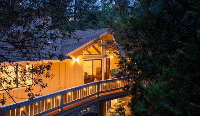 Whispering Pines Lodge, 25 mi to Yosemite,Baby Friendly, Grill, Game Room