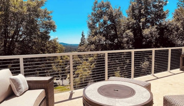 X-large Nevada City house w/RV hookup & fire pit