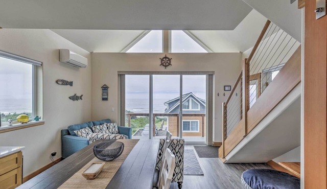 Yachats Gem w/Private Beach Access, Views