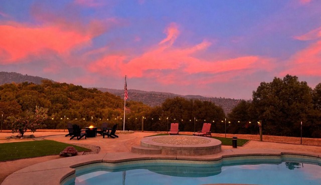 Yosemite Retreat w/Pool,Spa,Gold Panning,Bocce,BBQ,Fire pit
