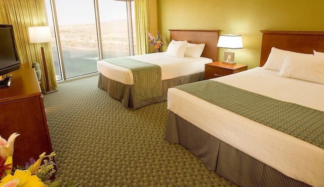 Your Laughlin Adventure Starts Here! 2 Spacious Units, Onsite Dining, Gambling!