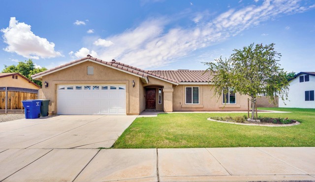 Yuma Family Home w/Covered Patio + Grill!