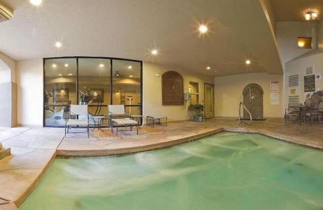 Holiday Inn Express Hotel & Suites Marina