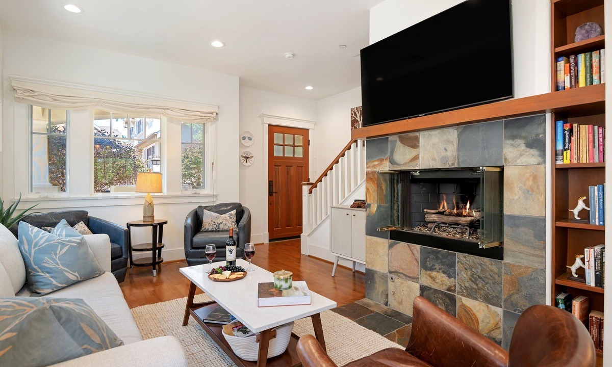 Laguna House | NEW Storybook Cottage, 1BD w/Office, Downtown, Walk Everywhere!