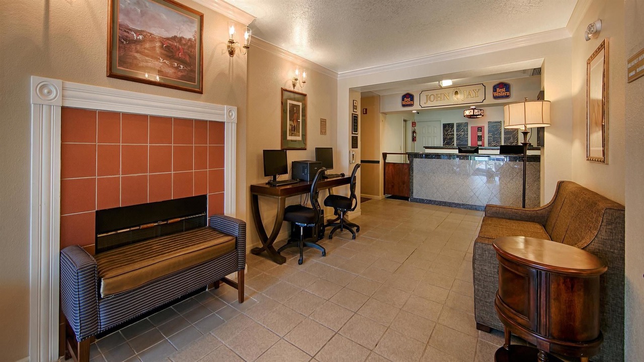 Photo of Livingroom in Southwestern Sacramento