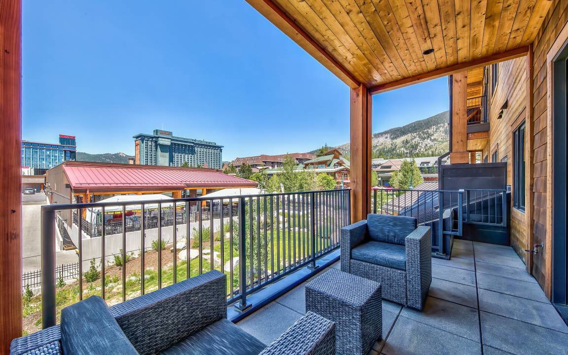 Photo of Patio Balcony in Lakeside Park
