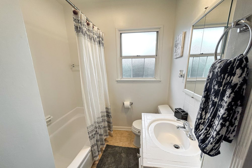 Photo of Bathroom in Reseda