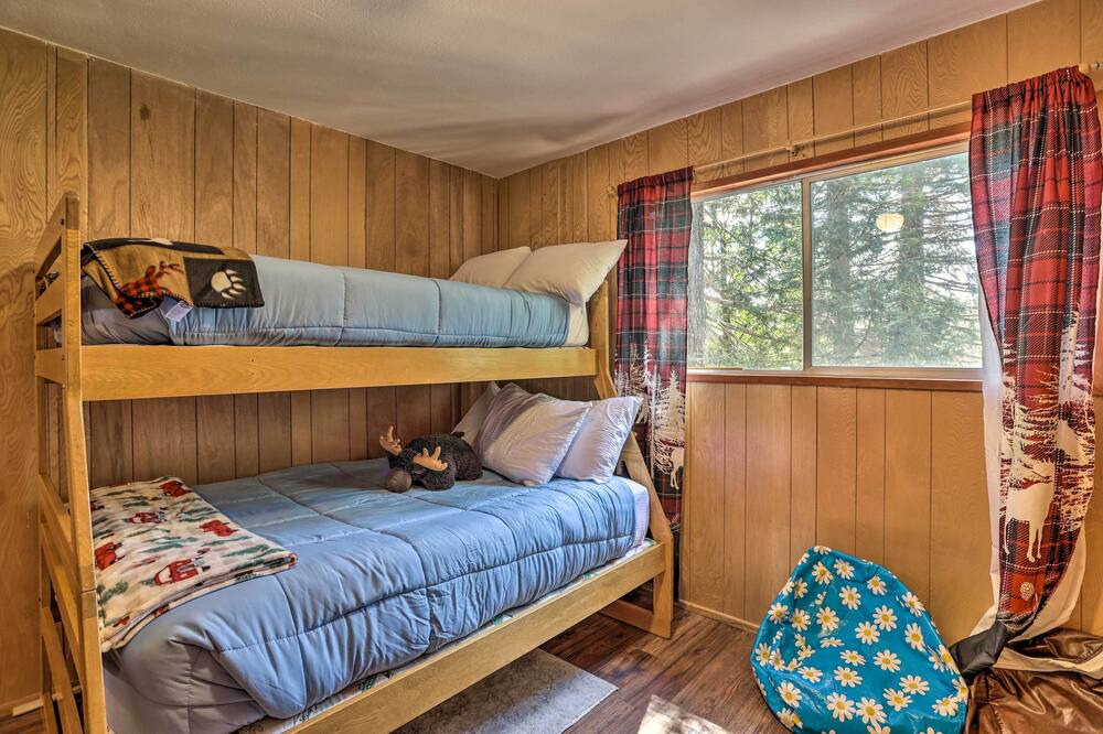 Photo of Bedroom in Running Springs