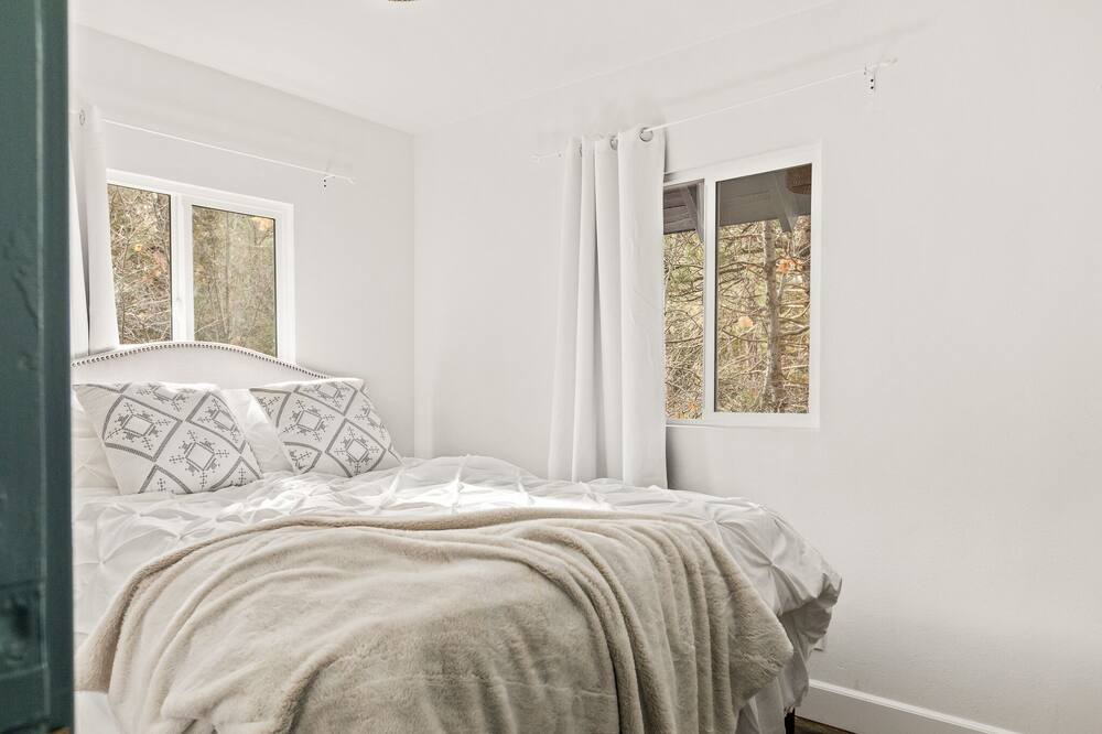 Photo of Bedroom in Patton