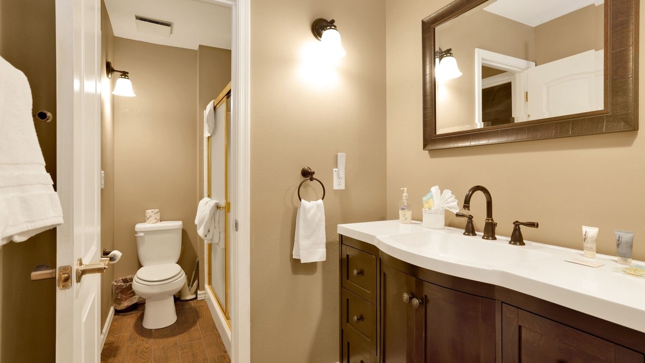 Photo of Bathroom in Summit Estates