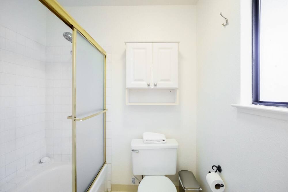 Photo of Bathroom in Newark