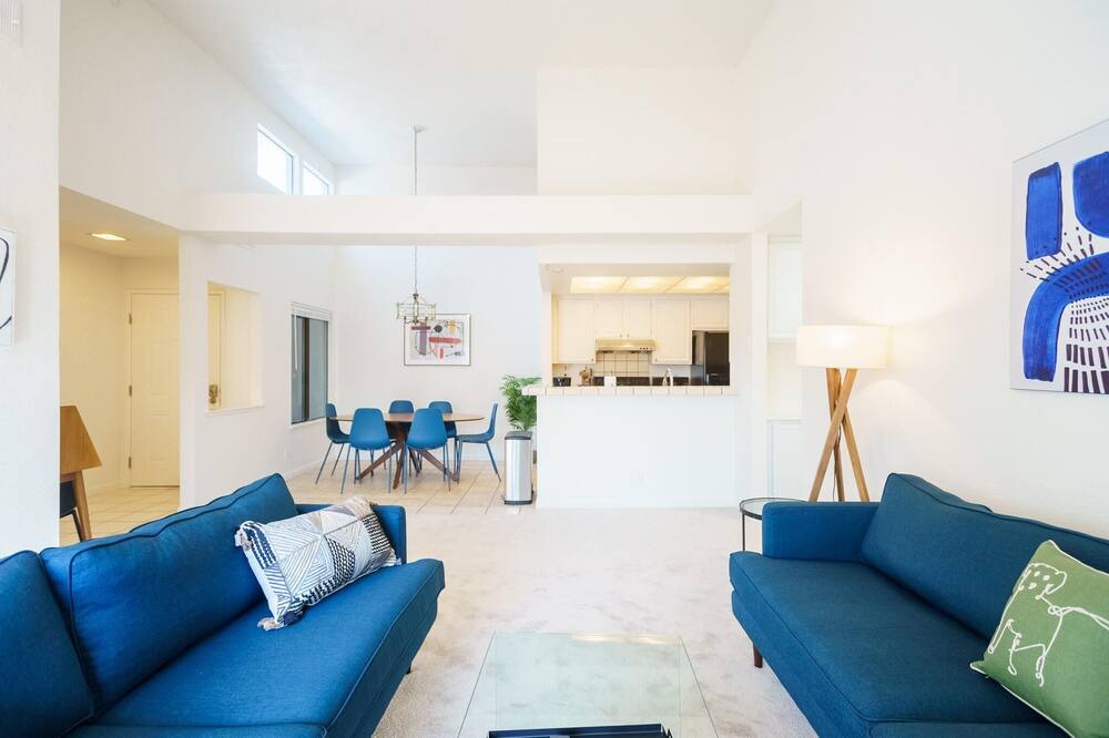 Photo of Livingroom in Newark