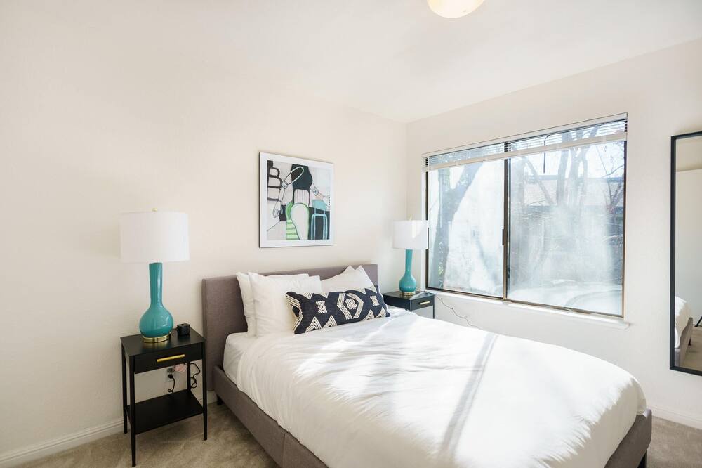 Photo of Bedroom in Newark