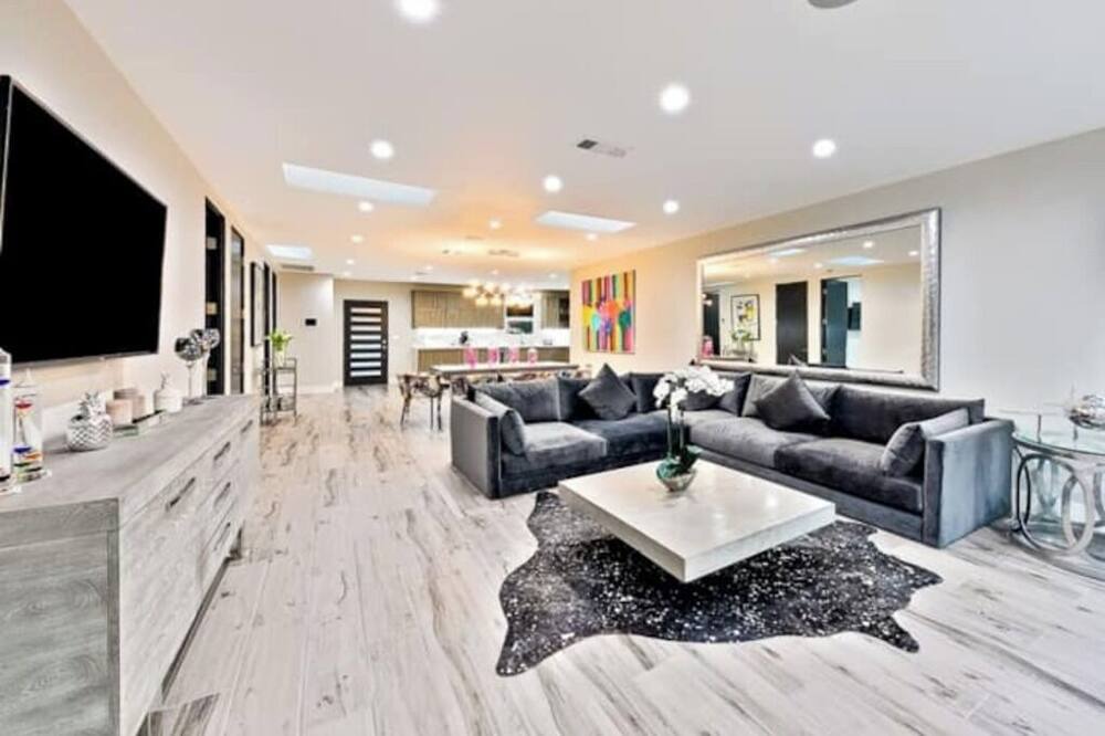Photo of Livingroom in Faircrest Heights