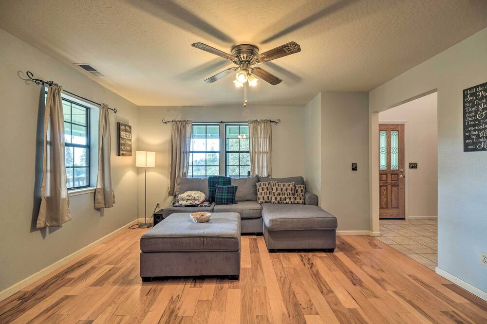 Photo of Livingroom in Tuolumne