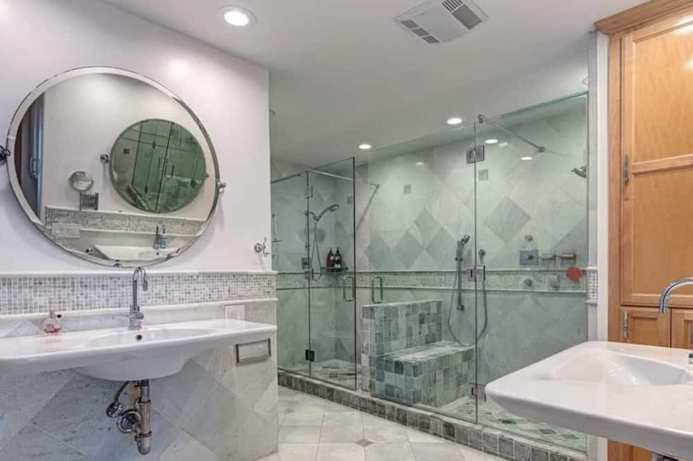 Photo of Bathroom in Silver Strand