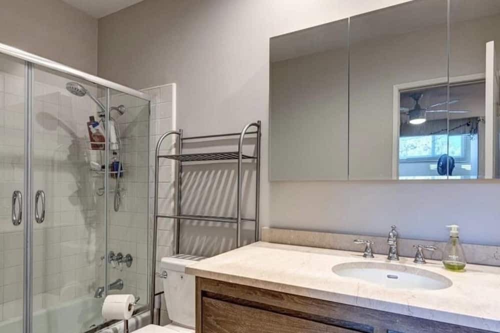 Photo of Bathroom in Silver Strand