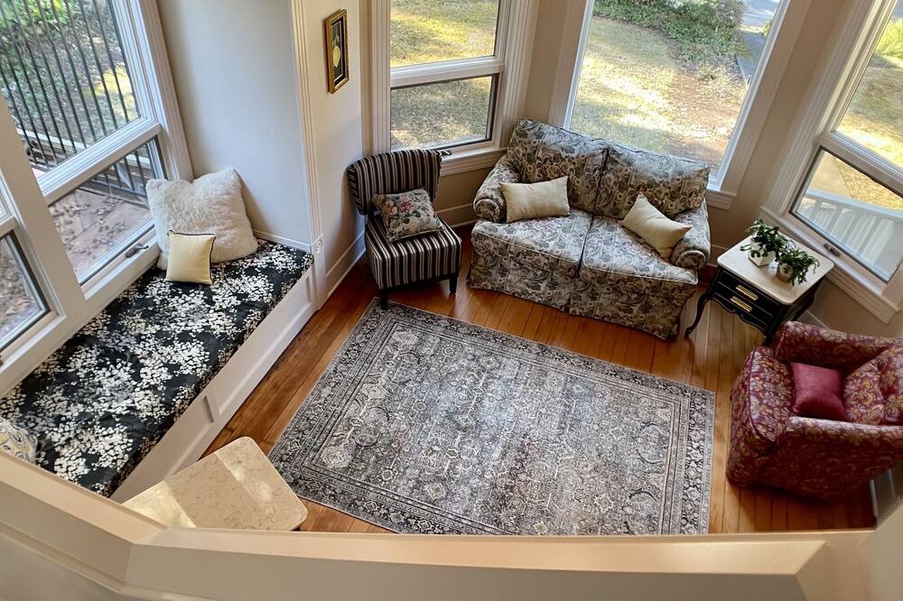 Photo of Livingroom in Nevada City