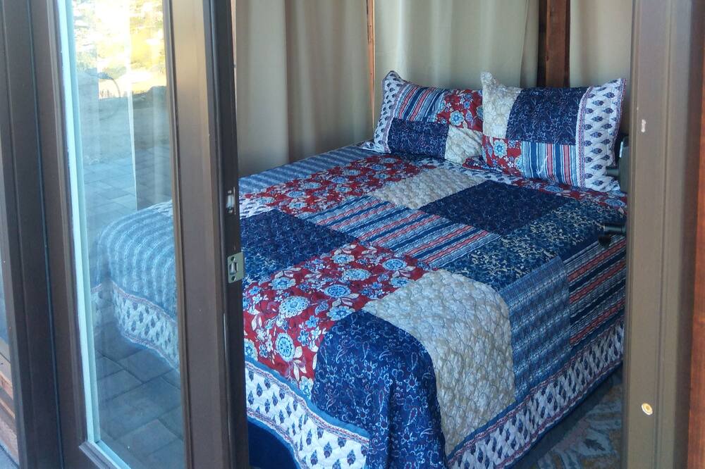 Photo of Bedroom in Lakeside