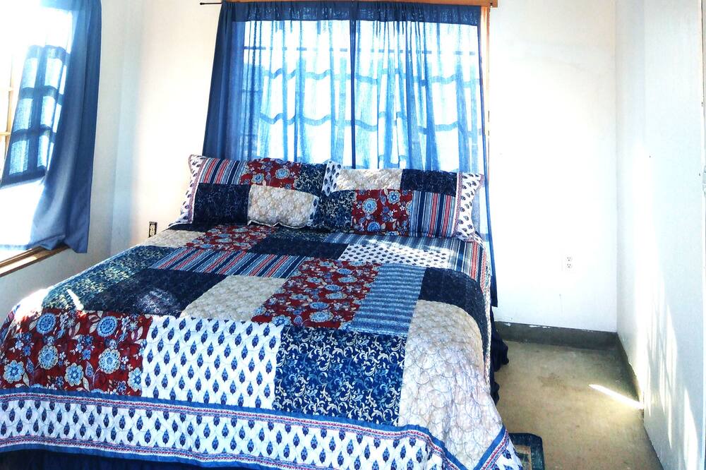 Photo of Bedroom in Lakeside
