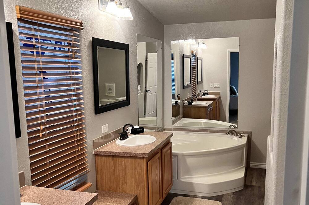 Photo of Bathroom in Parker Strip