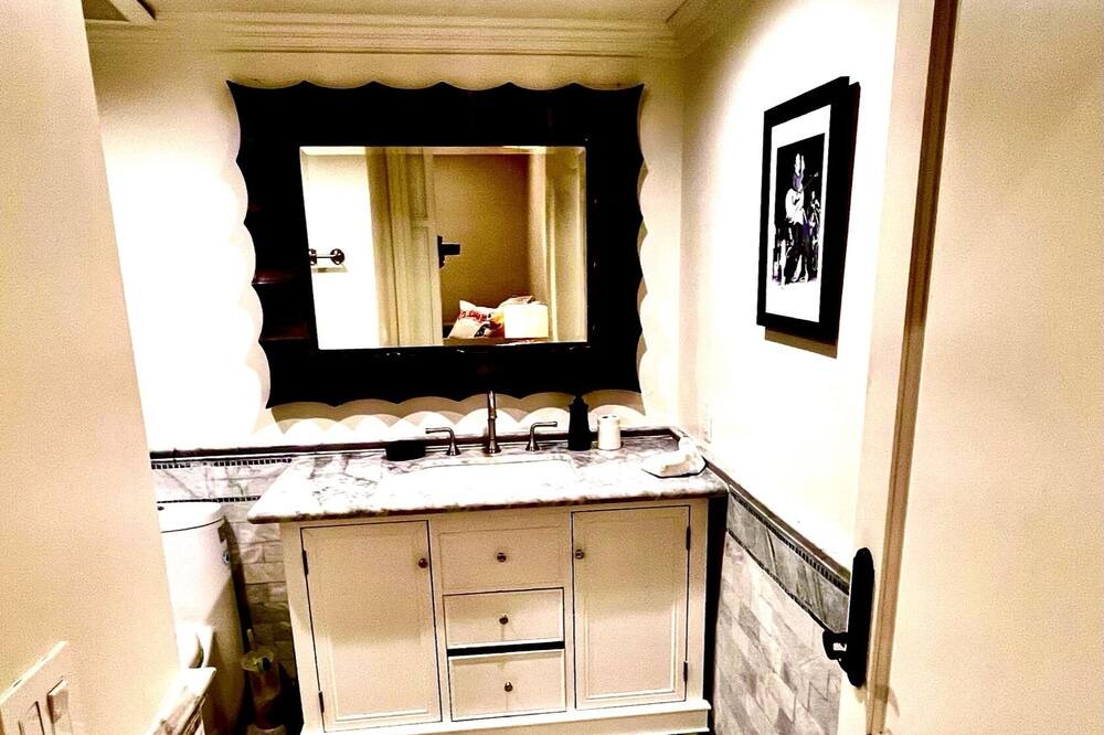 Photo of Bathroom in The Flats