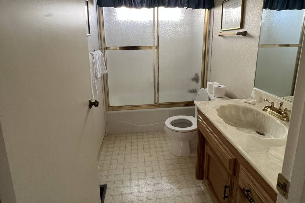 Photo of Bathroom in Oak Shores