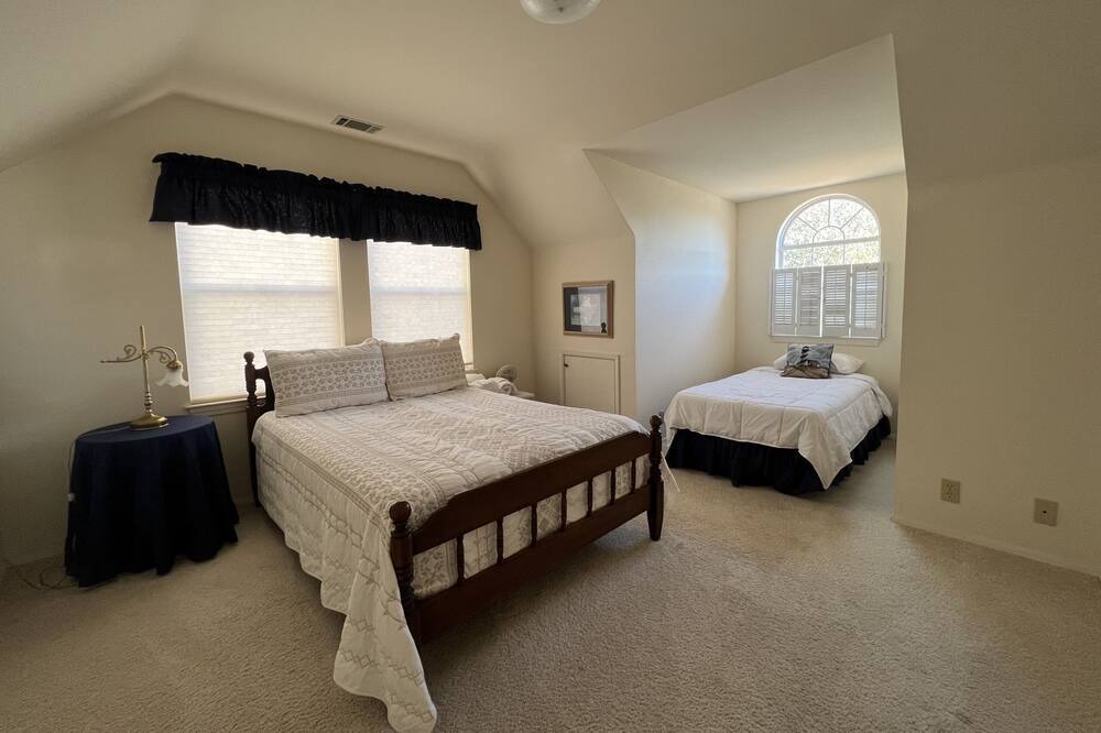 Photo of Bedroom in Oak Shores