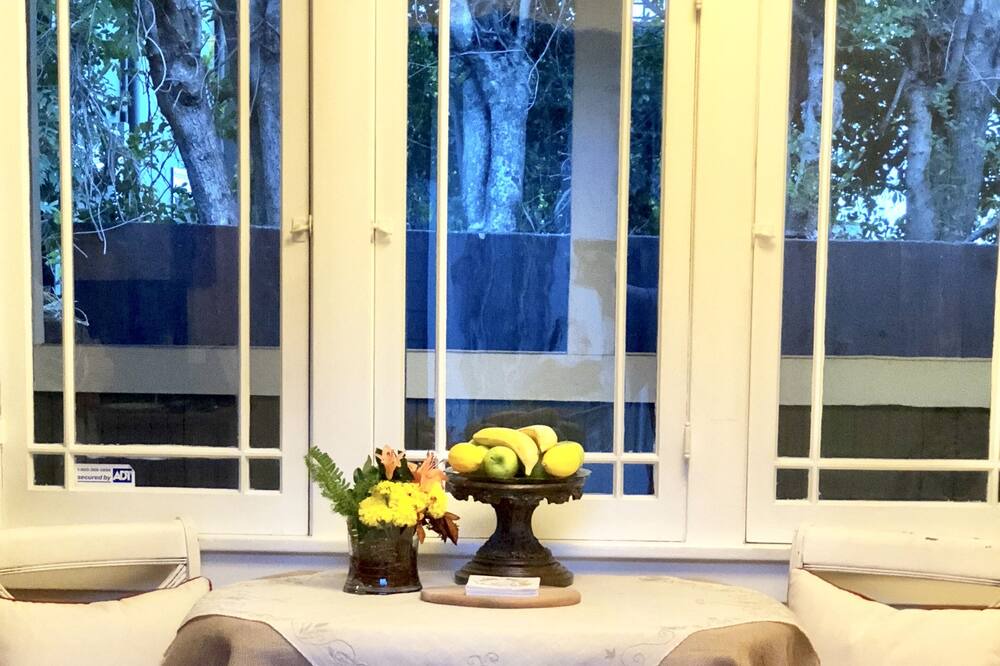 Photo of Outdoor in Hollywood Hills West