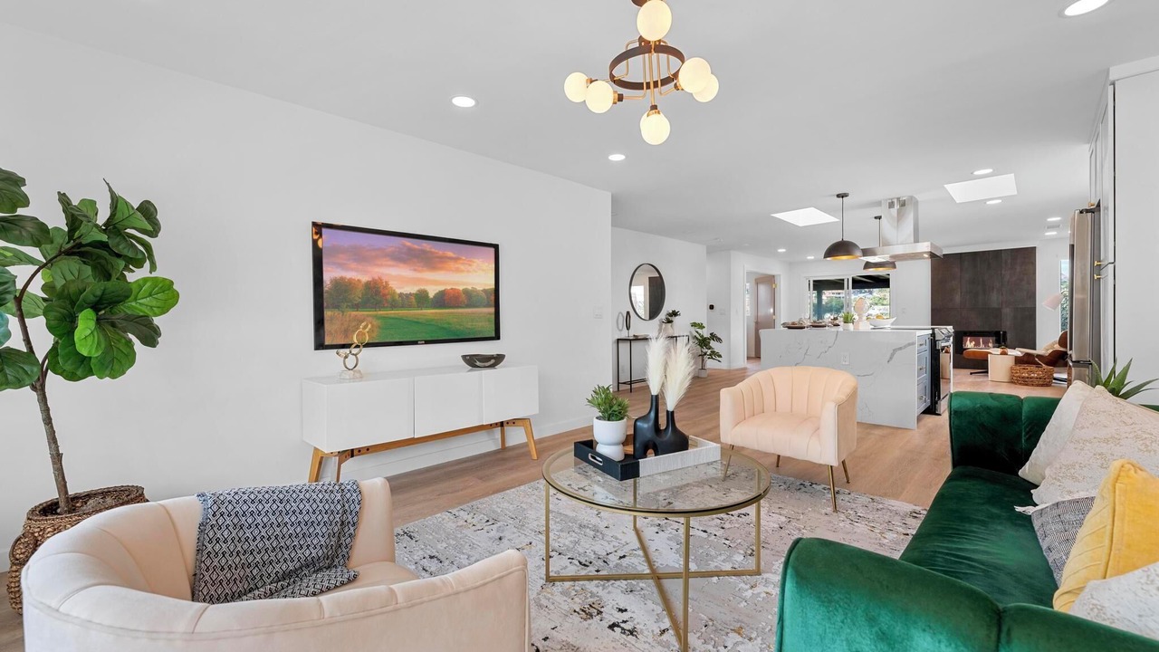 Photo of Livingroom in Allied Gardens