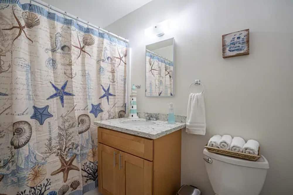 Photo of Bathroom in Castle Park