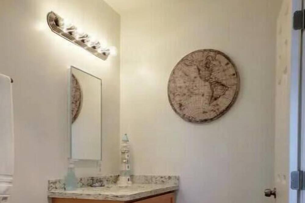 Photo of Bathroom in Castle Park