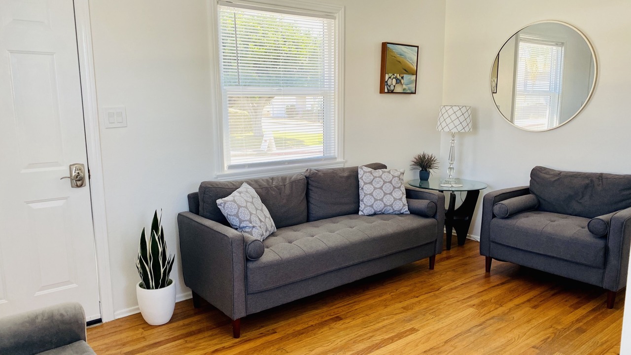 Photo of Livingroom in College East