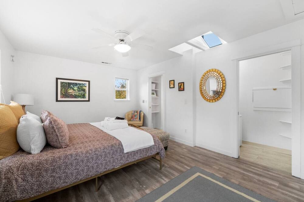 Photo of Bedroom in Siskiyou-Hargadine Historic District