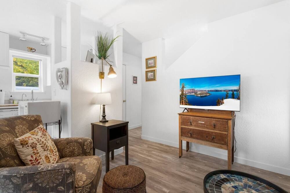 Photo of Livingroom in Siskiyou-Hargadine Historic District
