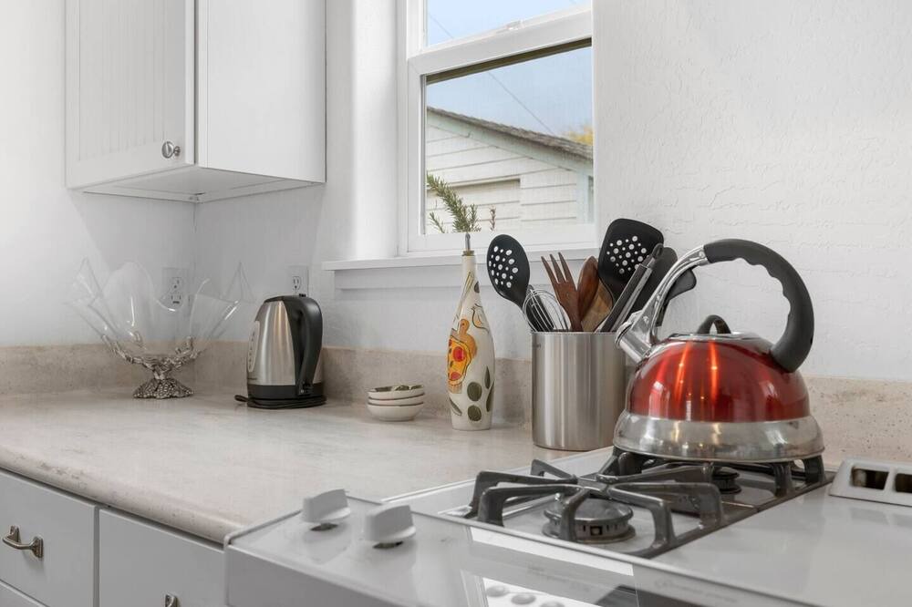 Photo of Kitchen in Siskiyou-Hargadine Historic District