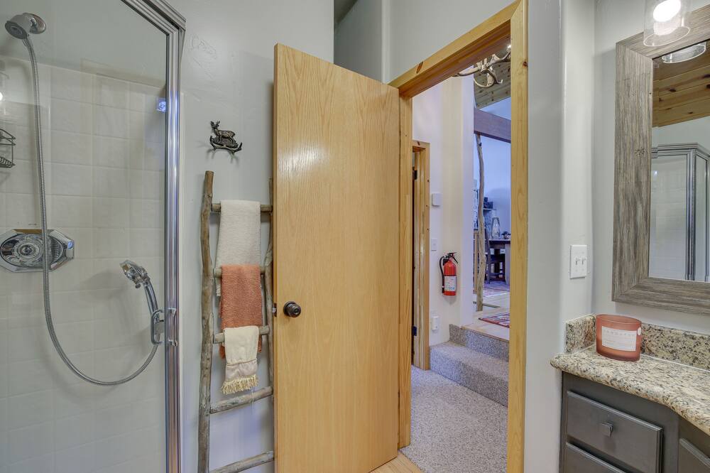 Photo of Bathroom in Green Valley Lake