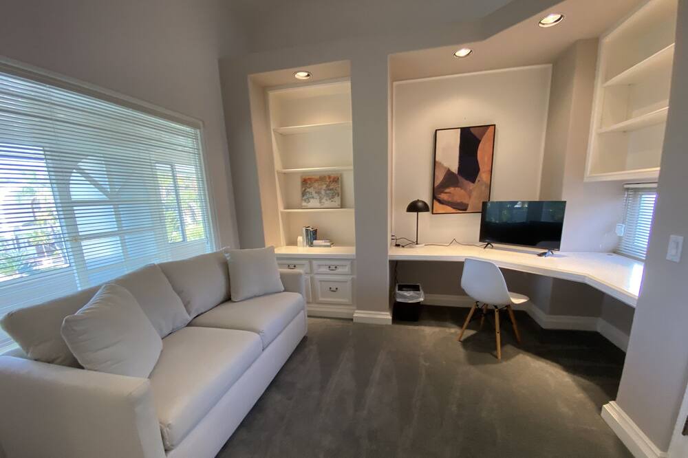 Photo of Livingroom in Cowan Heights