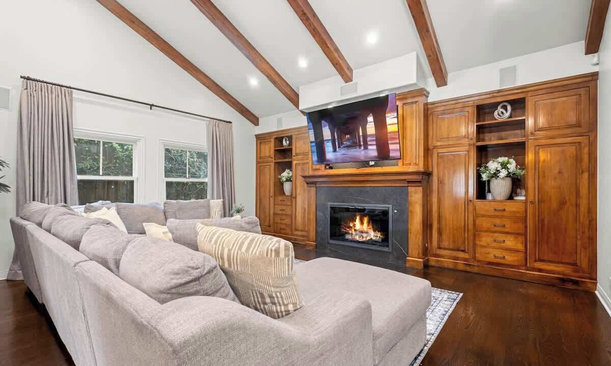 Photo of Livingroom in Northridge