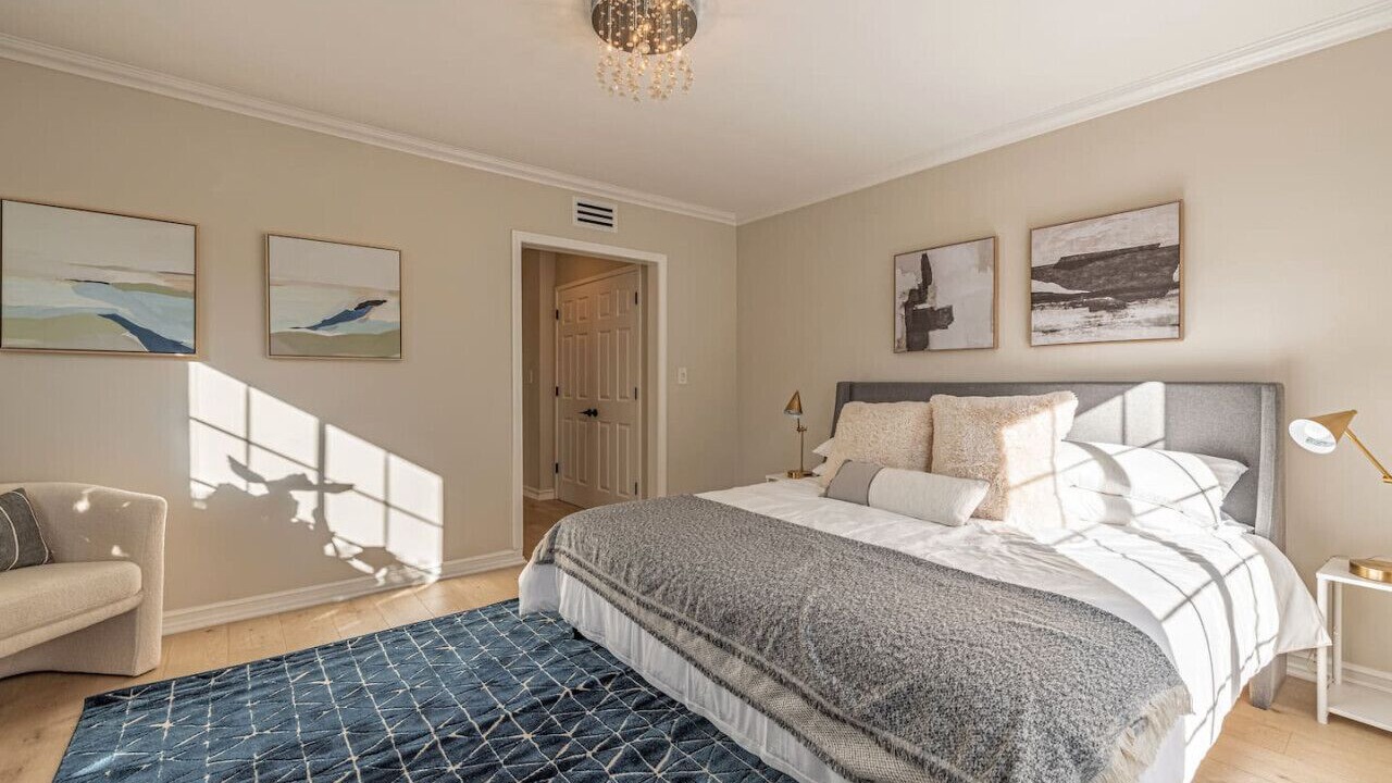 Photo of Bedroom in Valley Glen