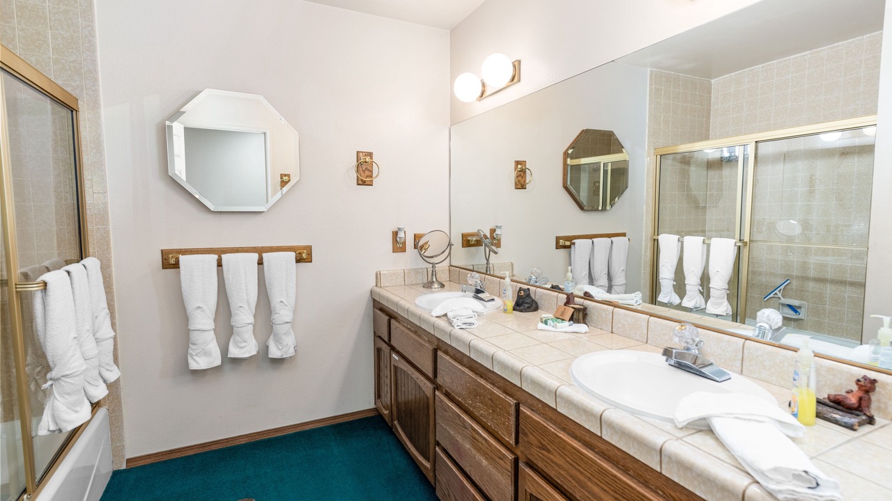 Photo of Bathroom in Summit Estates